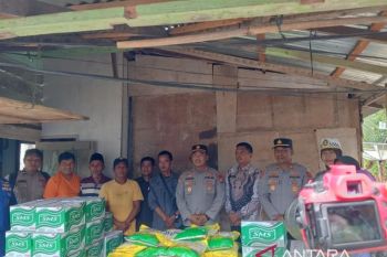 Polres Pasaman Barat salurkan bantuan sembako ke warga terdampak bencana di dua kecamatan hasil dari motocross piala kapolres