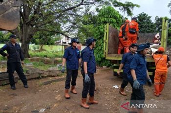 Ratusan personel gabungan tertibkan lahan TPU Kober Rawa Bunga