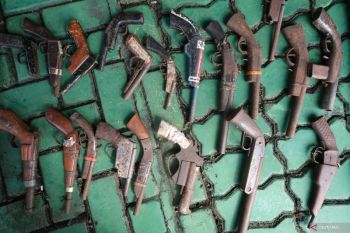 Ribuan senjata api rakitan hasil penggalangan dimusnahkan di Kubu Raya