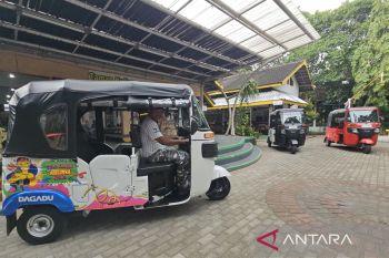 Bajaj RE dikenalkan ke masyarakat di Kota Yogyakarta