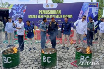 Korupsi di Bea Cukai bikin rokok ilegal marak