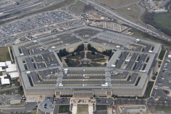 Trump sahkan RUU Pertahanan, tekan Pentagon rilis rekaman serangan di Venezuela