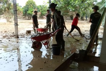 Menwa UIN Ar-Raniry bersihkan rumah ibadah di Aceh Tamiang