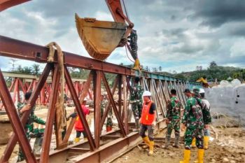 Yonzipur I/DD pasang jembatan bailey di Garoga pulihkan akses