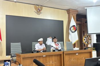 KPU Bali beri sanksi KPU Badung buntut buang sampah ke selokan