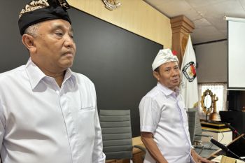 KPU Badung klaim aksi spontan buang sampah kiriman ke selokan