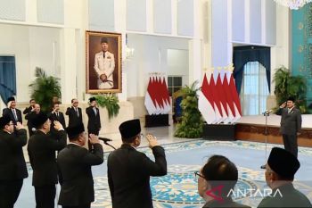 Presiden Prabowo kukuhkan enam duta besar RI, satu di antaranya berlatar musisi