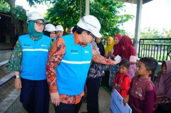 Komisaris dan Direksi PLN nyalakan harapan melalui program LUTD dan YBM PLN