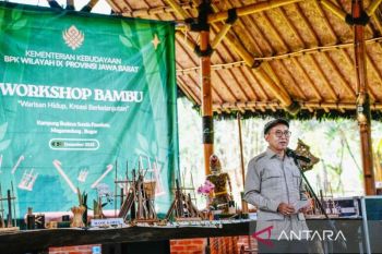 Keberagaman budaya indonesia tercermin melalui alat musik angklung