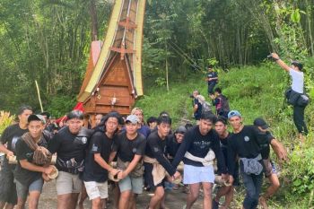 Pesta Rambu Solo sebagai perekat regenerasi