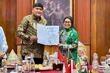 Bupati Bogor serahkan SK terkait tugas tambahan kepada 28 kepala puskesmas