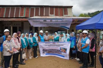 Srikandi PLN IP berikan pendampingan moril bagi korban banjir di Sumatera