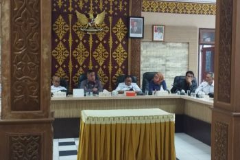 DPRD Dumai minta perusahaan Mayatama dan Icon Net rapikan kabel sembrawut