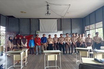 Tim UMPR riset model pembelajaran di Kelas X MA