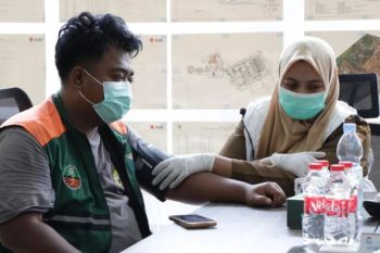 1300 sopir truk Bantar Gebang terima layanan kesehatan gratis