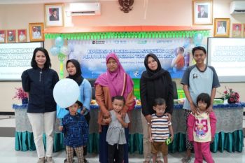 Pelindo Solusi Logistik Bantu Balita di Rawa Badak Utara Lulus Stunting melalui TJSL Pelita