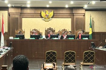 Sidang pertama Nadiem Makarim kembali ditunda