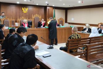 Dua terdakwa kasus dugaan korupsi pengadaan LNG merugikan negara Rp1,77 triliun