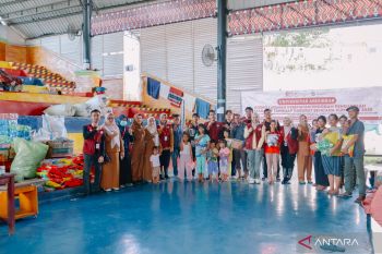 Tim PKM Universitas Abdurrab Buka Posko Pelayanan Kesehatan Terpadu bagi Warga Terdampak Banjir