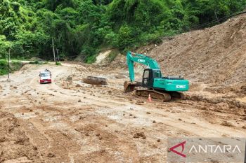 Progres pembangunan jalan Lenangguar-Lunyuk Sumbawa mencapai 65 persen