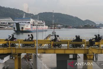 Arus mudik Natal dan Tahun Baru di Pelabuhan Merak