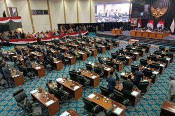 Pengesahan empat raperda di DPRD DKI Jakarta berlangsung alot