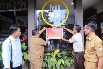 Pemkab Jember segel tiga tempat usaha karena tunggak pajak miliaran