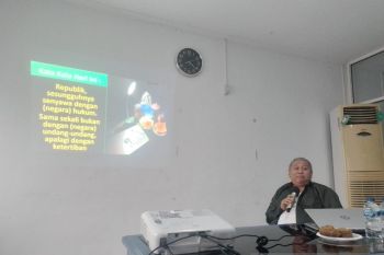 Untad bentuk kelompok studi kajian purifikasi produk hukum