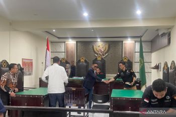 Praperadilan dua tersangka kasus gratifikasi DPRD NTB ditolak pengadilan