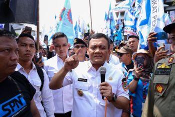 Gubernur Jateng umumkan besaran UMP 2026 Rp2,32 juta