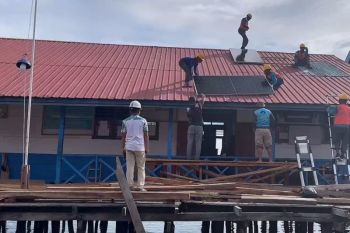 PLN UID Sulselrabar nyalakan listrik 18 sekolah di Muna dan Muna Barat