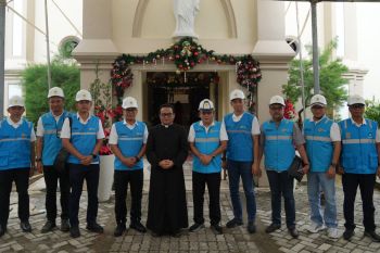 Petinggi PLN tinjau gereja di Makassar pastikan listrik Nataru andal