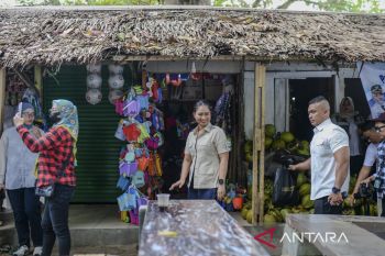 Wamen Pariwisata tinjau objek wisata Pantai Carita