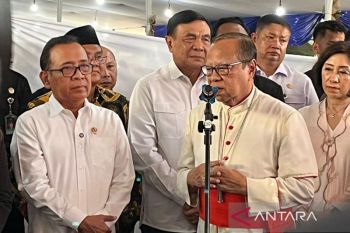 Menko PMK hingga Kapolri tinjau pelaksanaan Misa di Katedral Jakarta