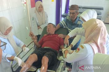 Polisi bantu padamkan kebakaran warung di Mukomuko