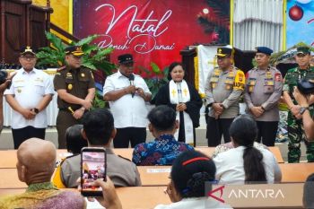 Ibadah malam Natal di Manokwari berlangsung kondusif