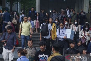 Jakarta to strengthen food aid, social security for workers