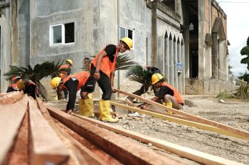 Hutama Karya kerahkan alat berat, rencanakan 120 huntara untuk warga terdampak di Aceh Tamiang