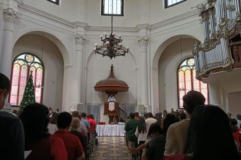 Jemaat merayakan Natal di Gereja Blenduk usai direvitalisasi