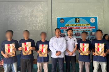 Rutan Padang berikan resmisi bagi 10 narapidana pada hari Natal