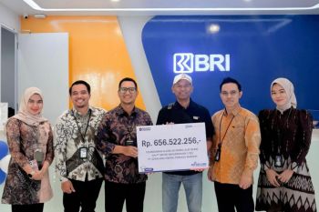 BRI Insurance bayarkan klaim asuransi aset alat berat di Banjarmasin
