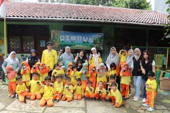 Tangan kecil menanam masa depan: Kisah RIMBUN di Cipedak