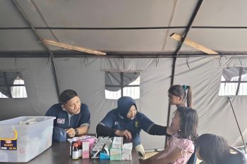 Polri gelar bakti kesehatan di Sumbar bantu tangani penyakit pascabencana banjir