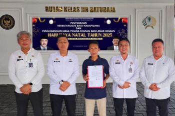 Seorang warga binaan Rutan Baturaja terima remisi Natal 2025, masa tahanan dipotong satu bulan