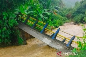 Banjir lanjda tiga kecamatan di Lombok Barat