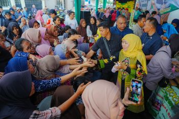 Khofifah stabilkan harga sembako saat Nataru lewat pasar murah