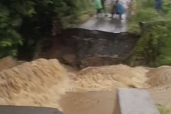 Banjir di Tanah Laut, satu korban meninggal saat jembatan putus