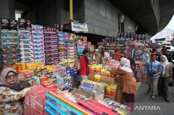 Efek bermain kembang api bagi kesehatan yang jarang disadari