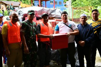 Pemkab HSS salurkan bantuan sembako bagi warga terdampak banjir