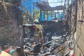 Gulkarmat kerahkan 54 personel padamkan kebakaran rumah di Pademangan